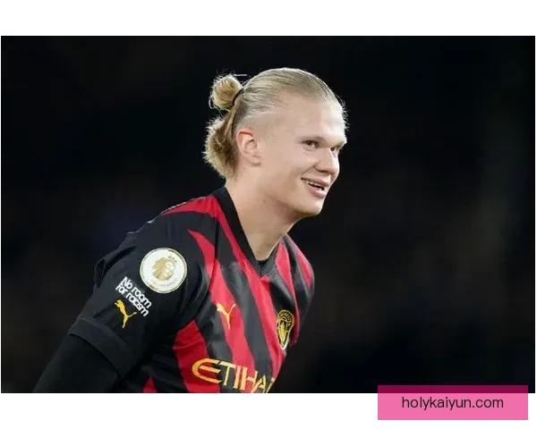 哈兰德父亲阿尔夫·哈兰德近期状态稳定，成为足球界关注焦点